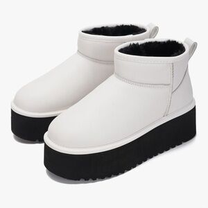 Brand new Project Cloud boots, women’s size 5.5.
Never worn.